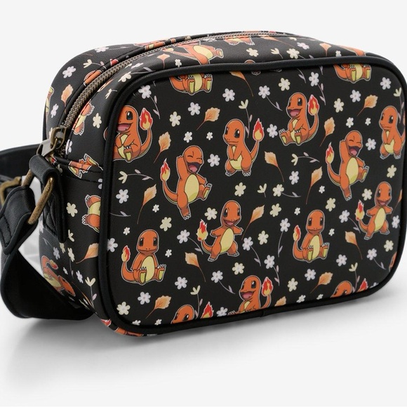 Pokemon Loungefly Charmander Crossbody Camera Bag New - Picture 2 of 3